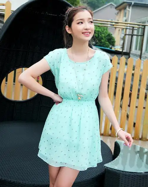 薄荷色短袖连衣裙