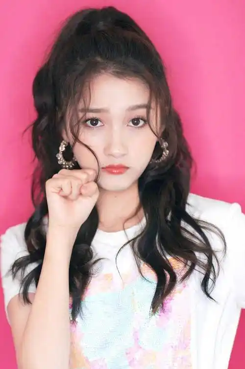 演员关晓彤靓丽照片合集