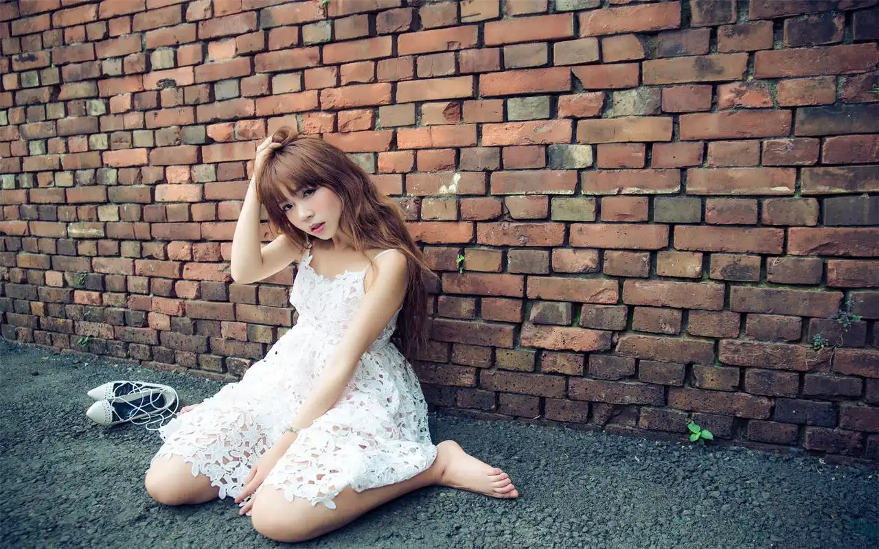 个性魅力的民族美女摄影桌面壁纸