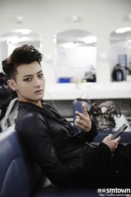 黄子韬个人资料作品介绍——1,黄子韬,1993年5月2日出生于山东省青岛