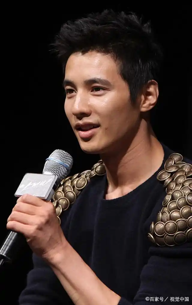 韩国影星元斌,有着像雕塑一样的外貌和性感的嗓音,非常有魅力!