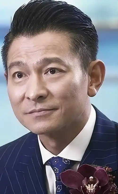 资深音乐人评价刘德华:长相,唱歌,演戏都一般,他的专业是理发