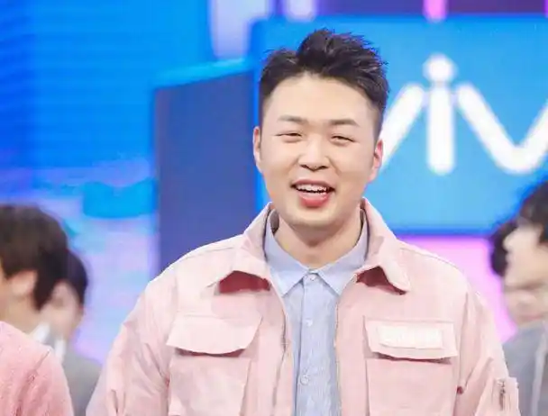 要说娱乐圈中做主持的眼睛最小的人,大家肯定会想到杜海涛.