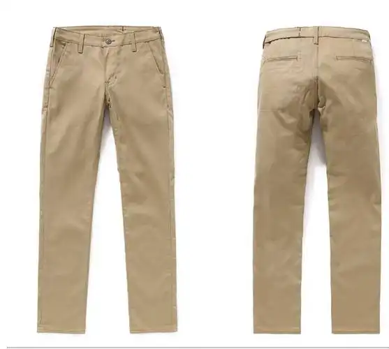 卡其色裤子.红色nb的鞋子配什么上衣,春夏季穿着的.男人.