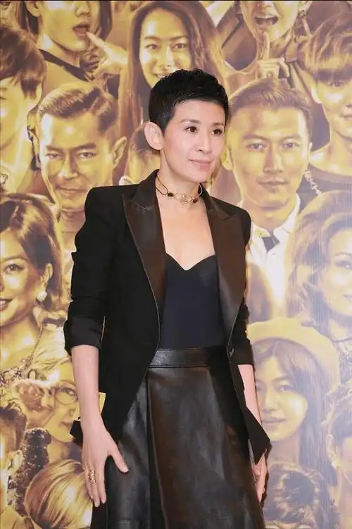 吴君如的短发造型也太帅了,有一种格外俊朗,又十分干练的感觉,其实