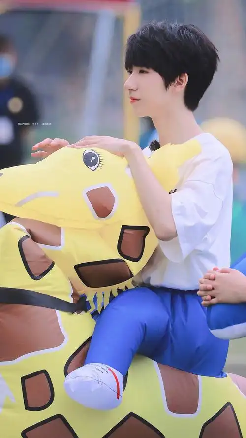 帅帅气气的霖霖今天太可爱了!湿身 湿发