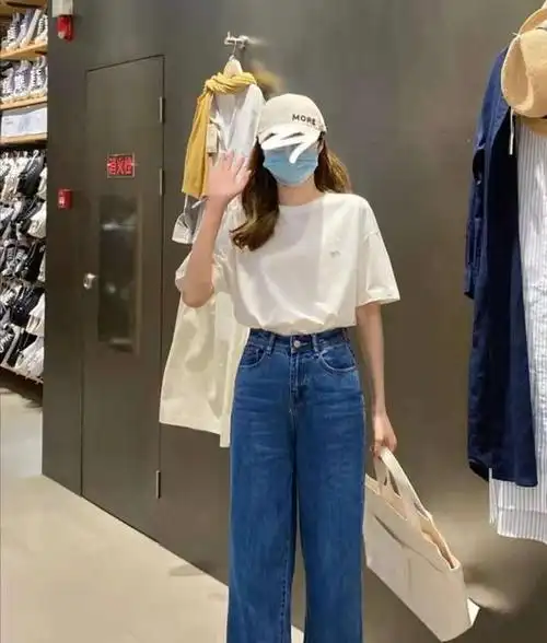 女生牛仔裤搭配什么上衣好看