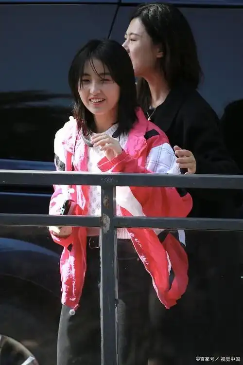 张子枫vogue十月刊封面 她的美丽不仅来自于她的外貌更来自于她散发