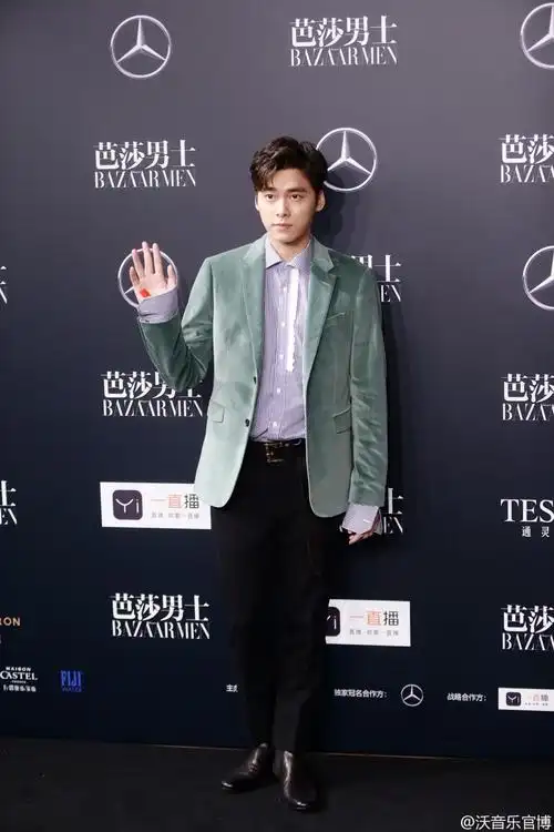 2016李易峰芭莎男士商业星力量年度人物风云盛典_高清图片大全-爱豆