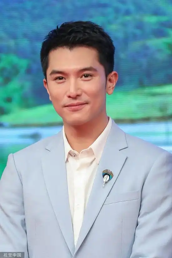 邱泽回应与许玮甯恋情传闻:交朋友的事情随缘吧