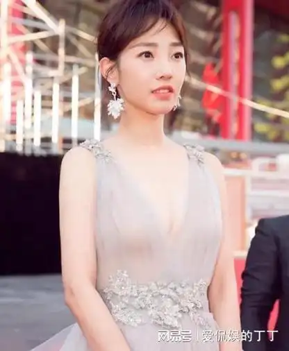 2011年,白百何凭借《失恋33天》这部电影,一跃成为热门人物.