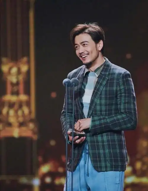 留了胡须会显老明星的胡须照帅出新高度女生都觉得有男人味