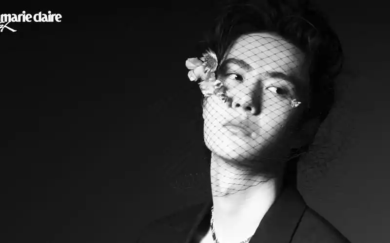 王一博 x 嘉人 x dior 六月刊封面拍摄花