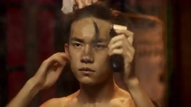 《少年的你》:易烊千玺奉献了银幕初吻,却表示心情很复杂