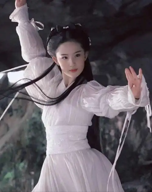 刘亦菲膀大又腰圆算不算顶级美人?看看她和杨幂的合照你就有答案