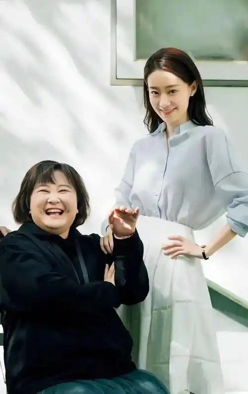 "张"爱"玲"cp:我和闺蜜一起赚了80亿!_贾玲_张小斐_相声