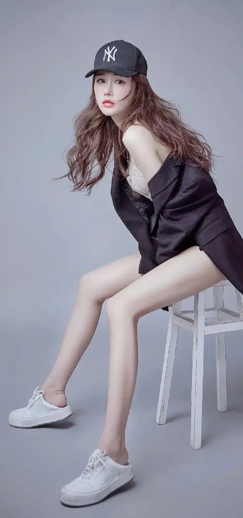 大长腿小姐姐,喜欢的可以私信#美女 #高清 #壁纸 #大长腿 - 抖音