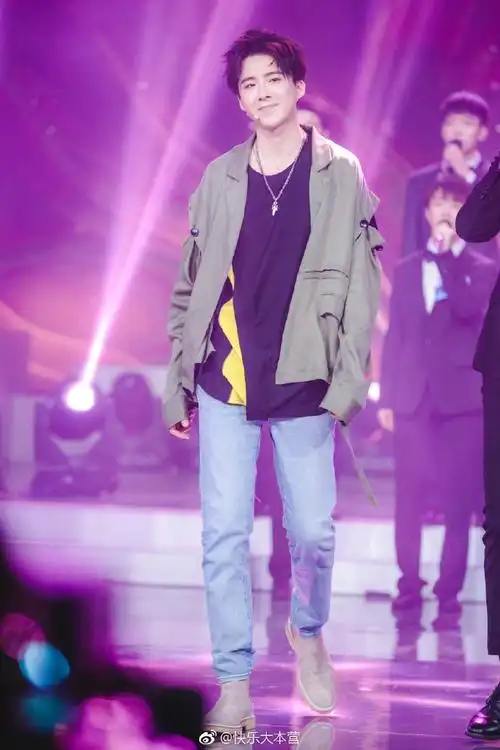 刘宇宁《快乐大本营》剧照公开 吸一秒宁哥大长腿