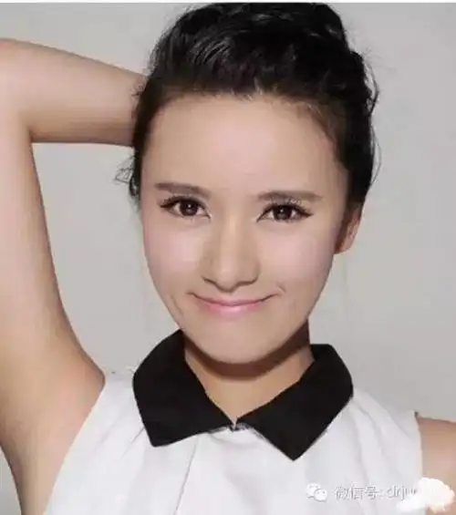 歌手许嵩的表妹余征瑶相恋,期间余征瑶多次在博客中秀恩爱,称陈晓痛惜