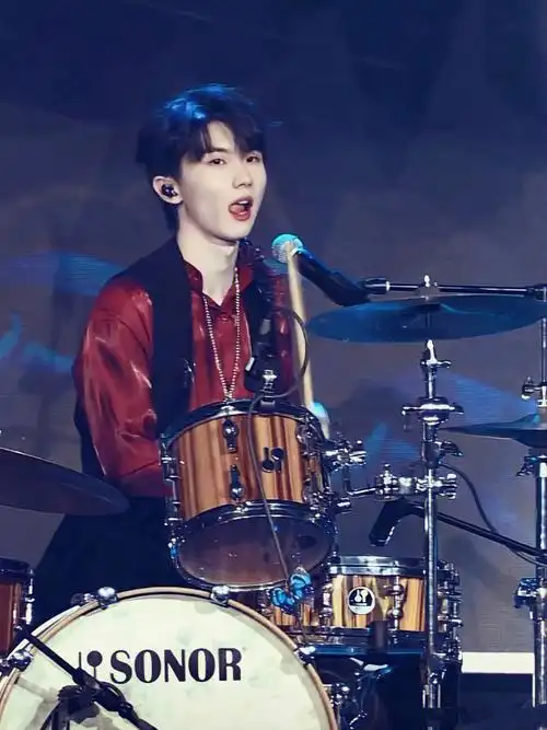 大家点赞自己拿图,二转标明出处即可#马嘉祺  #马嘉祺壁纸  #壁纸分享