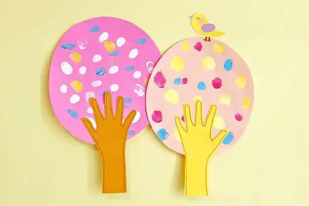 怎么用幼儿简单手工做六一节教室墙面装饰(步骤图解)16