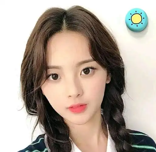 杨超越——建模脸美女