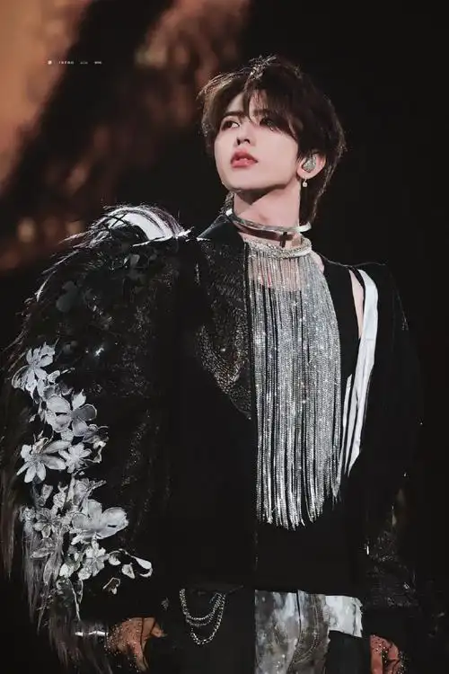 蔡徐坤#在我的这颗小星球里面,你就是温柔跟璀璨,即使旁的宇宙再缆