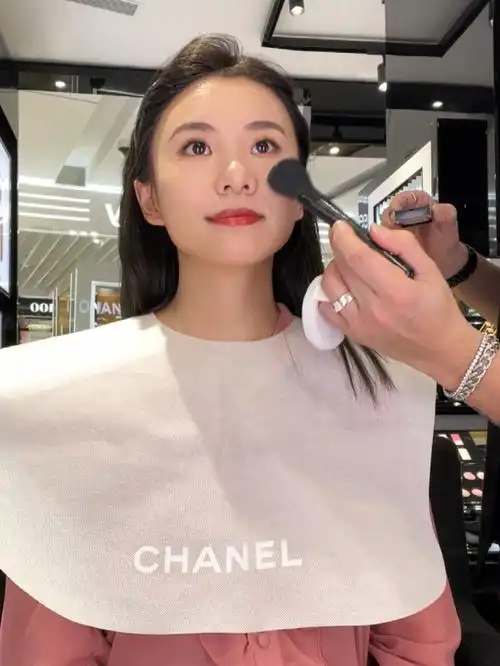 节邀请去柜台体验明星化妆师的彩妆服务…于是我又来了针对之前的评论