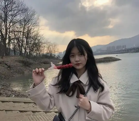 妹妹叫做佳慧,在读初二.