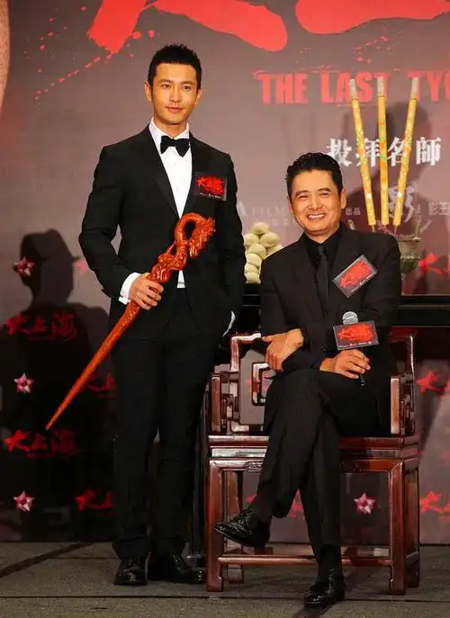 让人意想不到的师徒关系:黄晓明曾拜师周润发,谢娜收了蔡徐坤?_冯巩