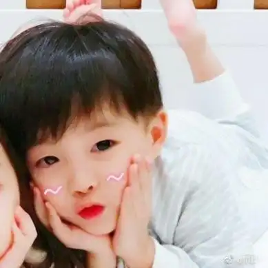 情头萌娃一男一女分开 超萌可爱的萌娃情侣头像高清韩国图片_情侣头像