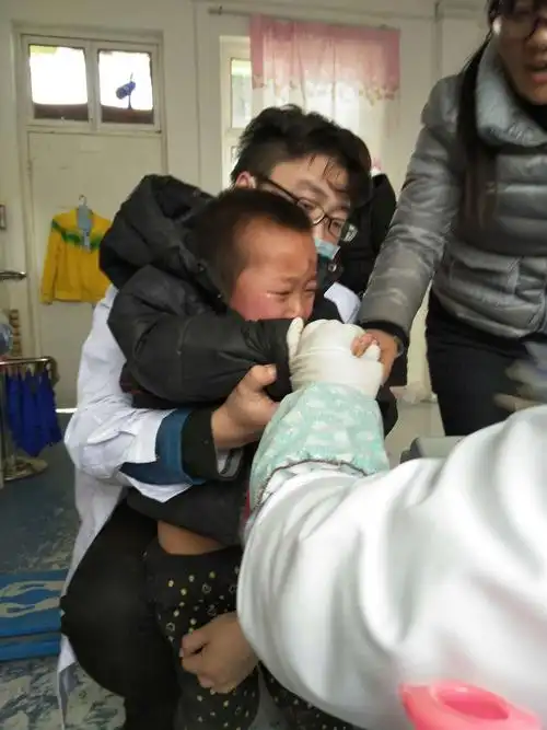 新池镇中心医院为我东姚幼儿园体检身体啦!