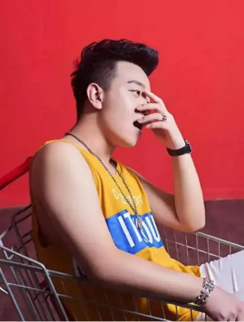 一修早年,一米八以上的个子140斤供图 |受访者