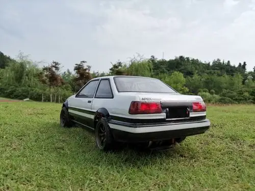 三厢ae86车壳——银与灰的碰撞