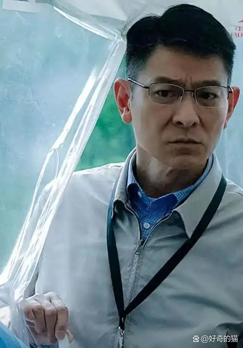 依然在忙着拍戏,刘德华一年还拍好几部电影,吴孟达,徐少强等人在去世