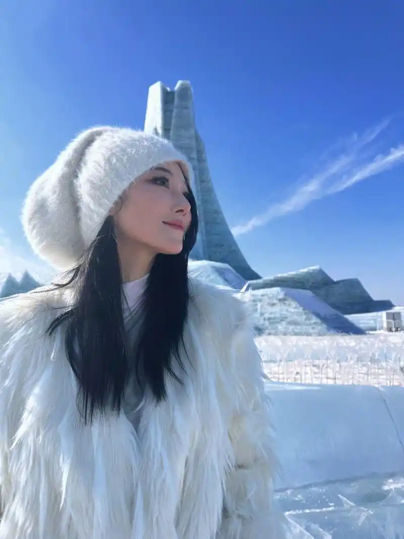 张馨予这组照片像冰雪女神