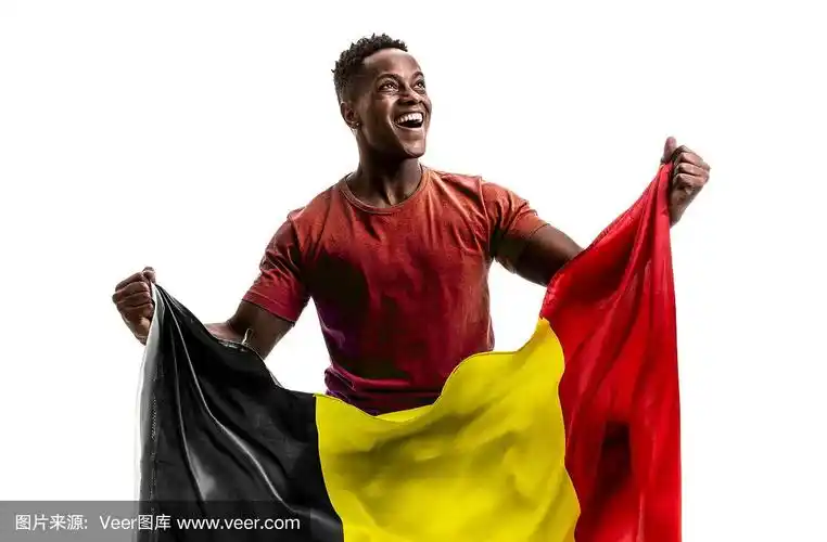 比利时黑人球迷举着国旗