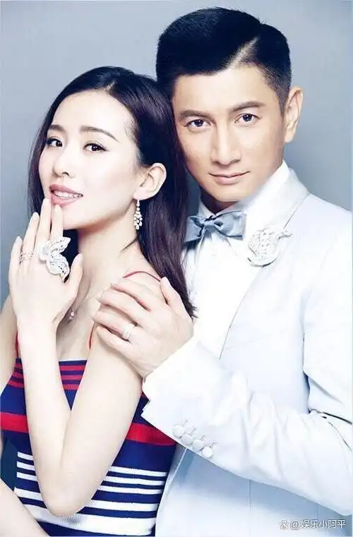 53岁吴奇隆带孩子逛商场,5岁步步帅气可爱,刘诗诗公公罕见现身