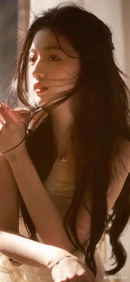 义卖情书引波澜,高冷老板与女总监的暗恋终见光