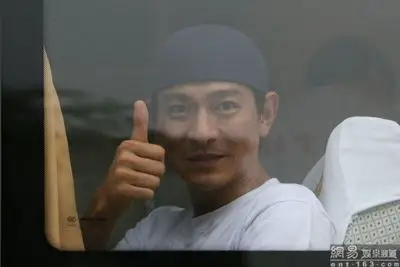 明星团抵灾区慰问 刘德华向战士敬军礼(组图) - wugh-163 - my的博客