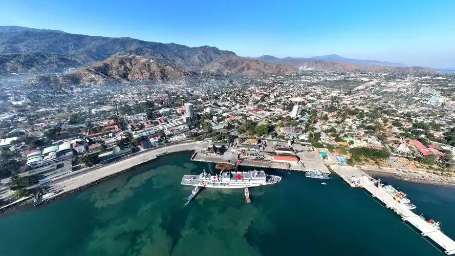 中国海军"和平方舟"号医院船抵达东帝汶帝力港