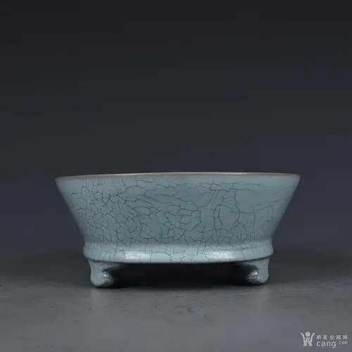 宋汝窑天蓝釉蟹爪纹水仙盆(乾隆御题铭文)