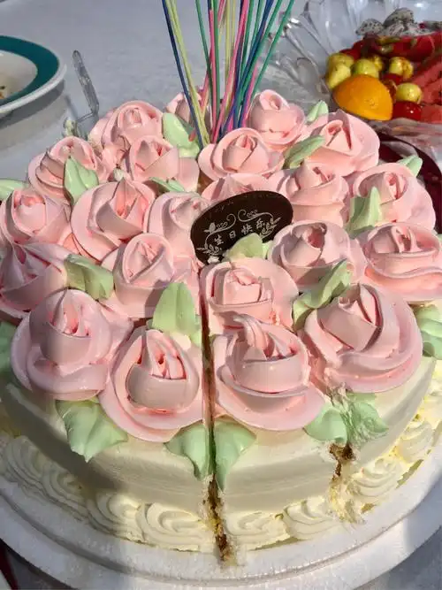 2020-7-17日,尚海派同学庆贺七月份生日宴会,留下美好回忆.