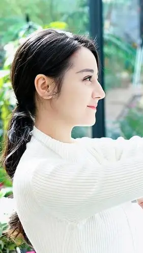 迪丽热巴可爱俏皮生活写真