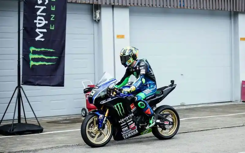 【王一博】20201006 珠海zic摩托车赛合集