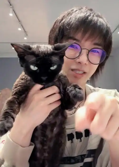 华晨宇湖南卫视2024青春芒果夜#hcy花傲天#华晨宇#看着一只可爱的