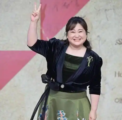 洛杉矶偶遇贾玲网友已经从山顶开始向全球起飞了