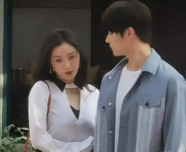 《爱的二八定律》路透:生图下杨幂像大妈,与小八岁许凯无cp感_少女_女