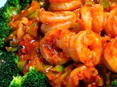 图解 红烧菜谱   材料:大虾仁300g,西兰花1个,葱30g  洗虾用材料:淀粉