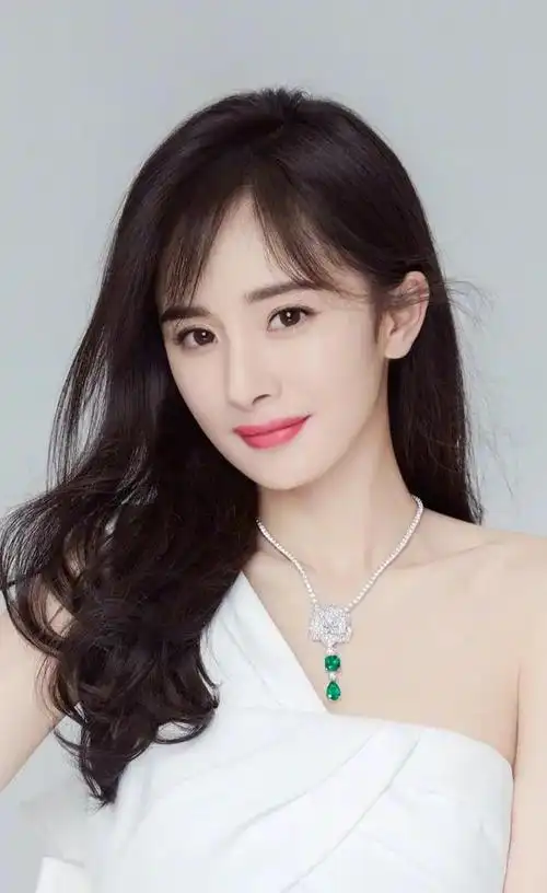 当红女星杨幂写真:端庄秀丽,花容月貌!